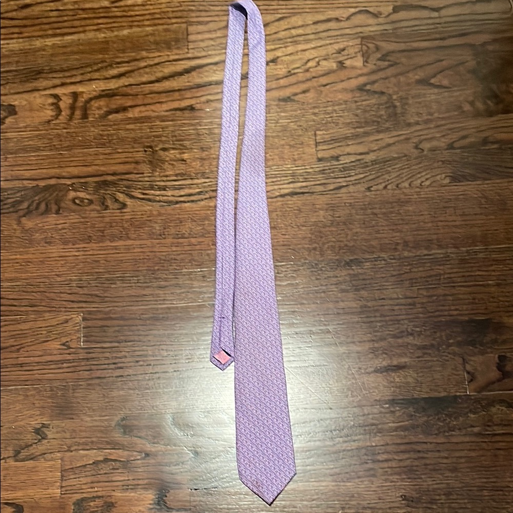 Vineyard Vines Purple Tie with Subtle Pattern and Classic Shape